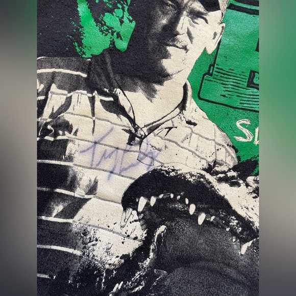 🩷Black and Green Short Sleeve Tee with Bold Graphic - Picture 2 of 2